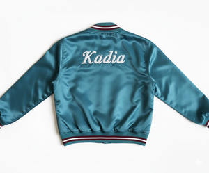 Blouson Bomber Unisexe Personnalisé avec Logo, Imperméable et Coupe-Vent, Doublure Satinée, Style Collège, Idéal Printemps - Product Image 4