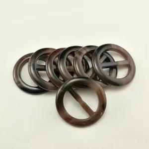 หัวเข็มขัดเรซิ่นพรีเมียม งานแฮนด์เมด เงางาม ดีไซน์ทันสมัย น้ำหนักเบา ทนทาน เป็นมิตรกับสิ่งแวดล้อม เข็มขัดสั่งทำได้ ปรับขนาดได้ พร้อมโลโก้ - Product Image 3