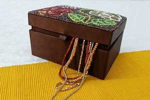 Christmas Beaded Embroidered Velvet Jewelry Box Rectangular Floral Holiday Design Rustic Style Lids Closure - Product Image 3