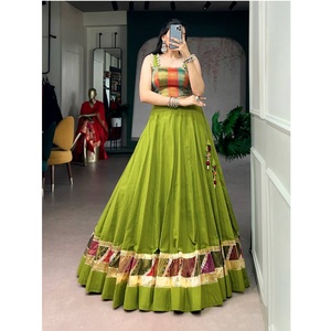 Traje de Baile Indio Garba, Lehenga Choli de Algodón con Bordado Pesado y Espejos, Vestido Navratri Dandiya, Proveedor al por Mayor - Product Image 1