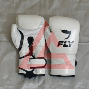 Gants de boxe de luxe de qualité supérieure, personnalisés, en cuir de vachette durable, super confortables, à lacets. - Product Image 4