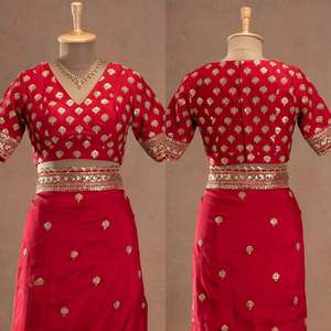 Sari Rouge Vichitra de Créateur Exclusif avec Blouse Élégante – Tenue de Soirée Indienne Tendance, Chic et Modeste pour Femme - Product Image 4