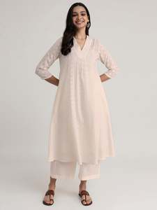 Vestido midi holgado con cuello en V y estampado de puntos crema, manga tres cuartos, estilo casual de verano, tejido de lino y algodón transpirable. - Product Image 3