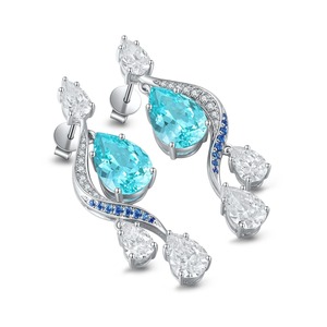 Boucles d'oreilles romantiques en diamant taille poire avec pierres latérales en saphir bleu, bijoux de mariage en argent pour femme - Product Image 1