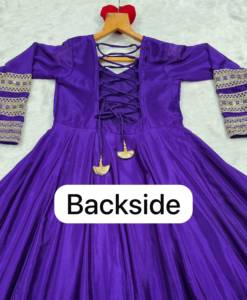 Ensemble Anarkali de créateur avec pantalon et dupatta en soie lourde brodée de sequins, résistant au rétrécissement, pour l'exportation en gros - Product Image 6