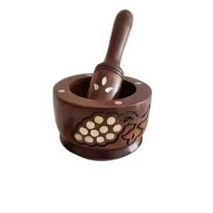 Skies Trader Ensemble mortier et pilon en bois foncé à motif incrusté, broyeur manuel d'herbes et d'épices, presse-ail, bol de broyage de cuisine - Product Image 1