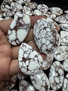 พลอยแมกนีไซต์รูปทรงคาโบชองหลากสีจากธรรมชาติคุณภาพเยี่ยม ดีไซน์พิเศษ พลอยแมกนีไซต์รูปทรงคาโบชองแบบสั่งทำได้ - Product Image 3