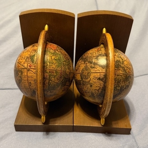 Sujetalibros de diseño vintage estilo globo terráqueo antiguo, diseño de dragón Poseidon de madera estilo italiano, soporte decorativo para libros, decoración para el hogar, la oficina o el escritorio. - Product Image 3