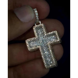 Pendentif Croix de Luxe en Moissanite et Diamant, Argent Sterling 925, Entièrement Sertie de Pierres Concassées, Bijou Tendance - Product Image 1