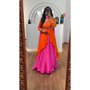 Robe de soirée de créateur, tenue de soirée, robe brodée avec des paillettes et des travaux de codage - Product Image 2