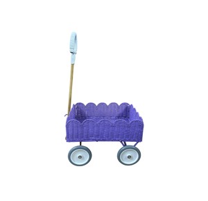 Chariot à jouets pour enfants en rotin naturel rustique, intégré avec panier de rangement ouvert et roues en bois, parfait pour les enfants. - Product Image 1
