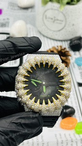 ตัวเรือนนาฬิกาดีไซน์เนอร์สำหรับผู้ชาย ประดับเพชร VVS แบบ Iced Out บนตัวเรือนเงินแท้ 925 พร้อมขอบแบบ Spike และสไตล์ Moissanite - Product Image 5