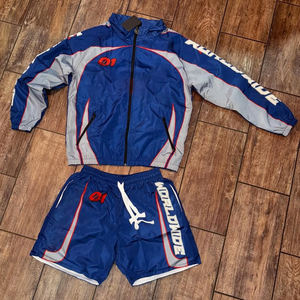 ชุดเซ็ตเสื้อผ้าผู้ชายสไตล์สตรีทแวร์ ผ้าไนลอน กางเกงขาสั้น เสื้อแจ็คเก็ตกันลม ชุดเซ็ต 2 ชิ้น สำหรับฤดูร้อน - Product Image 1