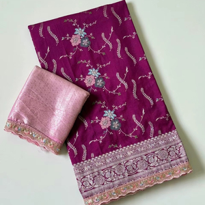 ผ้าซารีเครปคัตตี้สุดหรู – ลายมีนาคารี จาล พร้อมเสื้อปักลายโบรเคดตัดกัน เหมาะสำหรับงานปาร์ตี้ - Product Image 1