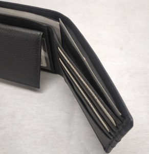 กระเป๋าสตางค์ผู้ชายแบบ RFID พร้อมช่องใส่บัตร  วัสดุหนัง  แบบพับได้  บุโพลีเอสเตอร์  หนังวัวแท้  ชุดของขวัญ  รับทำแบรนด์ตามสั่ง  กระเป๋าเดินทางขนาดเล็ก - Product Image 4