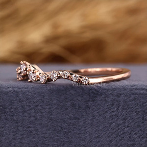 Bague de mariage empilable délicate en or jaune massif 14 carats avec diamant de laboratoire taille brillant, courbée, pour anniversaire, certifiée IGI - Product Image 3