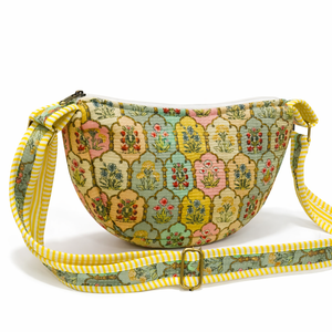 Sac à main en coton matelassé à motifs floraux pastel, bandoulière réglable, fermeture éclair, fait main, résistant à l'eau, léger, durable, doux - Product Image 1