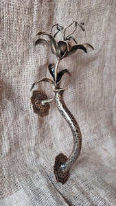 Poignée de porte en fer forgé résistante à la rouille, motif floral et finition galvanisée, pour portails - Product Image 2