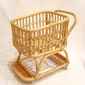 Carrito de compras de mimbre en miniatura para juegos imaginativos, accesorios de juego de roles para niños - Product Image 4