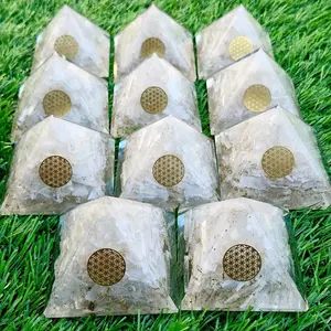 Vente en gros de pyramides d'orgone en sélénite pour l'alignement des chakras et la thérapie Reiki, disponibles à prix de gros - Product Image 5