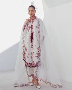 Conjunto de top de seda romana con bordado de diseñador, pantalón y dupatta de organza, completamente cosido y listo para usar. - Product Image 4
