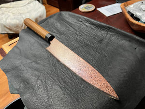 Cuchillo de Chef Hecho a Mano de Calidad Profesional, Hoja de Acero Damasco Grabada, Personalizable OEM, Garantía de 3 Años, El Mejor Regalo para Cocineros - Product Image 5
