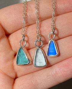 Collier avec pendentif en pierre naturelle géométrique, plaqué argent, design minimaliste, unisexe, à porter au quotidien - Product Image 1