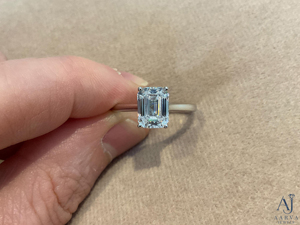 Bague de fiançailles et de mariage solitaire en argent sterling 925 avec moissanite taille émeraude sertie à griffes, plaquée or 18 carats pour femme - Product Image 4
