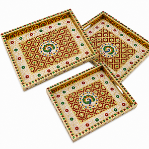 Ensemble de 3 plateaux en bois faits à la main avec décor Meenakari |   Plateaux de service décoratifs en forme de paon |   Artisanat indien - Product Image 1