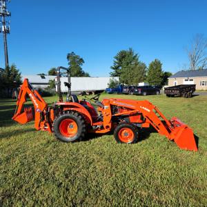 Tractor Compacto Kubota L2501 de Alto Rendimiento con Motor Diésel 4x4 para Agricultura, Jardinería y Construcción, Duradero - Product Image 1