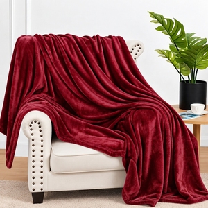 Couverture Sherpa unie rouge rubis avec bordure Sherpa blanche, rectangulaire, en coton biologique, tricotée, personnalisée, pour la maison et les voyages - Product Image 4