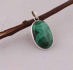 Vente en gros de pendentifs en malachite naturelle, argent sterling 925, grand ovale, pierre verte rayée, collier avec breloque, bijoux de haute qualité - Product Image 2