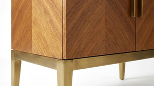 Armario de lujo moderno de mediados de siglo con chapa de madera, tiradores y patas de latón, mueble de dormitorio independiente ideal para apartamentos con diseño plano - Product Image 3