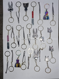 Llaveros de acero inoxidable de 68 mm con diseño de equipo dental de MARI INSTRUMENTS, ideales para regalos de doctor o promociones de clínicas. - Product Image 3