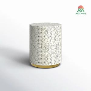Muebles vietnamitas artesanales al por mayor: una impresionante mesa auxiliar de diseño moderno con incrustaciones de nácar. - Product Image 1