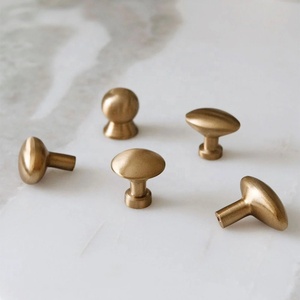 Poignée de meuble en laiton distinctive avec formes dôme et ovales pour tiroirs, armoires et commodes de cuisine - Product Image 3