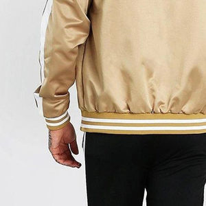 Chaqueta Varsity de Satén para Invierno con Decoración de Botones en la Parte Delantera, Servicio OEM para Hombres, Chaquetas de Béisbol Universitarias Personalizables - Product Image 6