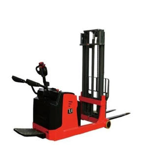 Montacargas retráctil para apilar, descargar y cargar palets en almacenes y centros de distribución - Product Image 3