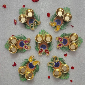 Juego de Diyas Metálicos Étnicos Hechos a Mano |   Lámpara de aceite tradicional india con arte Pichwai y diseño de pavo real |   Decoración Festiva y Regalos de Agradecimiento al por Mayor - Product Image 6