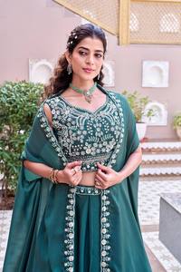 Traje vintage LAHENGA CHOLI DUPATTA con bordado de lentejuelas y pedrería VICHITRA MOTI, largo hasta el suelo, ideal para fiestas. - Product Image 6