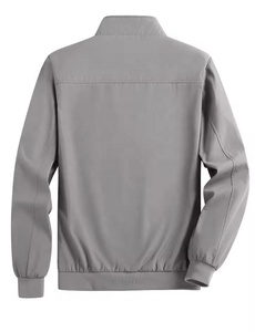 เสื้อแจ็คเก็ตบอมเบอร์สีเทาสำหรับผู้ชาย ทรงปกติ ปิดด้วยซิป สีพื้น สไตล์ลำลอง คอจีน กันลม ระบายอากาศได้ดี เหมาะสำหรับใส่ในฤดูหนาว - Product Image 2