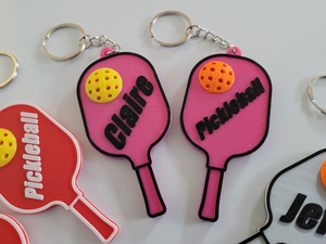 Porte-clés de pickleball personnalisé OEM, taille sur mesure, durable, léger, réglable, en caoutchouc de qualité supérieure, multicolore, avec logo personnalisé, idéal comme cadeau - Product Image 3