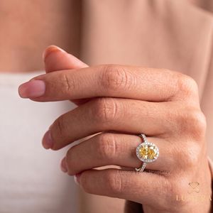 Anillo de Diamante Amarillo Cultivado en Laboratorio Good Century, Corte Ovalado, Diseño Halo, Banda Pavé, Joyería Fina Nupcial, Hecho a Medida, Estilo Vintage - Product Image 5