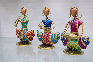 Poupées Musiciennes en Métal Artisanales - Design Art Déco Multifonctionnel pour les Célébrations de Diwali, de Mariage et de Pâques - Product Image 3