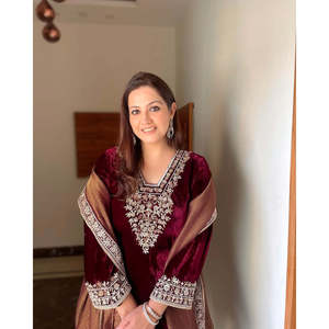 Ensemble de designer pour femmes en velours de viscose pur lourd et bas Dupatta pour fête - Product Image 2