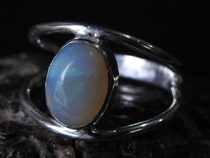 Bague en opale solide australienne sertie en bélière - Argent - Pierre de naissance d'octobre - Taille US 4,5 - Cadeau de mariage fait à la main pour elle - Product Image 2