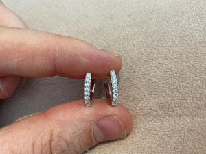 Pendientes de Aro de Oro de 14K con Diamante Redondo de Laboratorio de 0.30ct, Aros Minimalistas con Diamantes, Regalo de Aniversario, Cumpleaños, Graduación, para Ella - Product Image 2