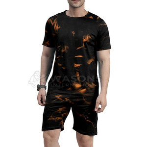 Conjunto de camiseta y pantalones cortos para hombre, atuendo moderno, tela ligera, ajuste cómodo, perfecto para el verano y viajes - Product Image 2