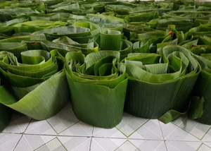 Matériau d'emballage écologique de feuilles de bananier fraîches idéal pour emballer les desserts et les collations de boulettes de riz du Vietnam - Product Image 5