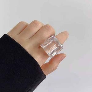 Bagues en résine faites à la main pour femmes – Bijoux tendance pour fêtes, plage et tenues décontractées – Commande en gros - Product Image 3